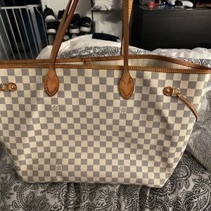 Louis Vuitton, Bags, Selling Neverfull Mm Grey And White Checkered Used  But In Good Condition